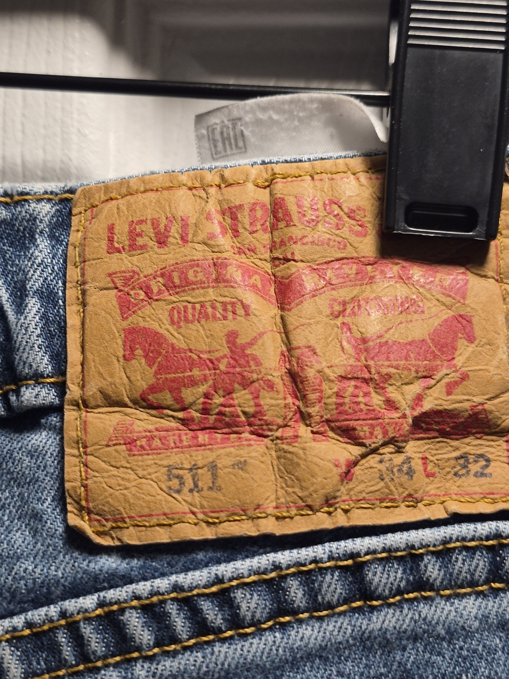 Levi's Slim Straight Men's Jeans in Denim Blue with Tan Patch